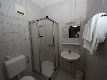 Kleinmünchen Garni 2*